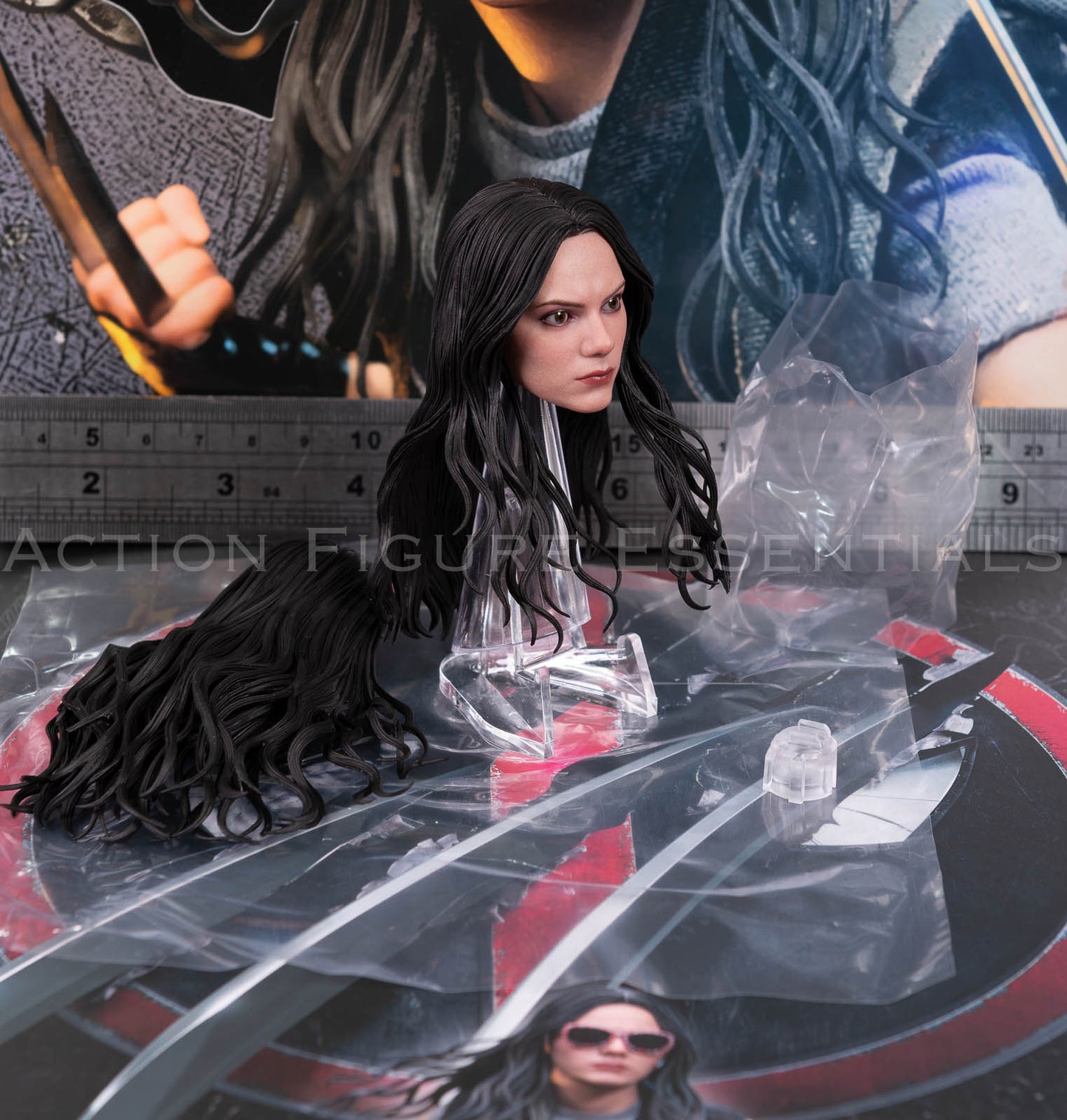 Hot Toys MMS781 X-23 Head Sculpt with Two Hairstyles 1/6 Scale