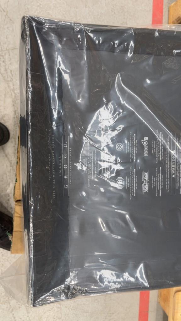 Hot Toys - Grogu Life Size with Cross-Body Bag - Star Wars - LMS015 - 1:1 Scale Life Size Action Figure - Damaged Packaging Sale