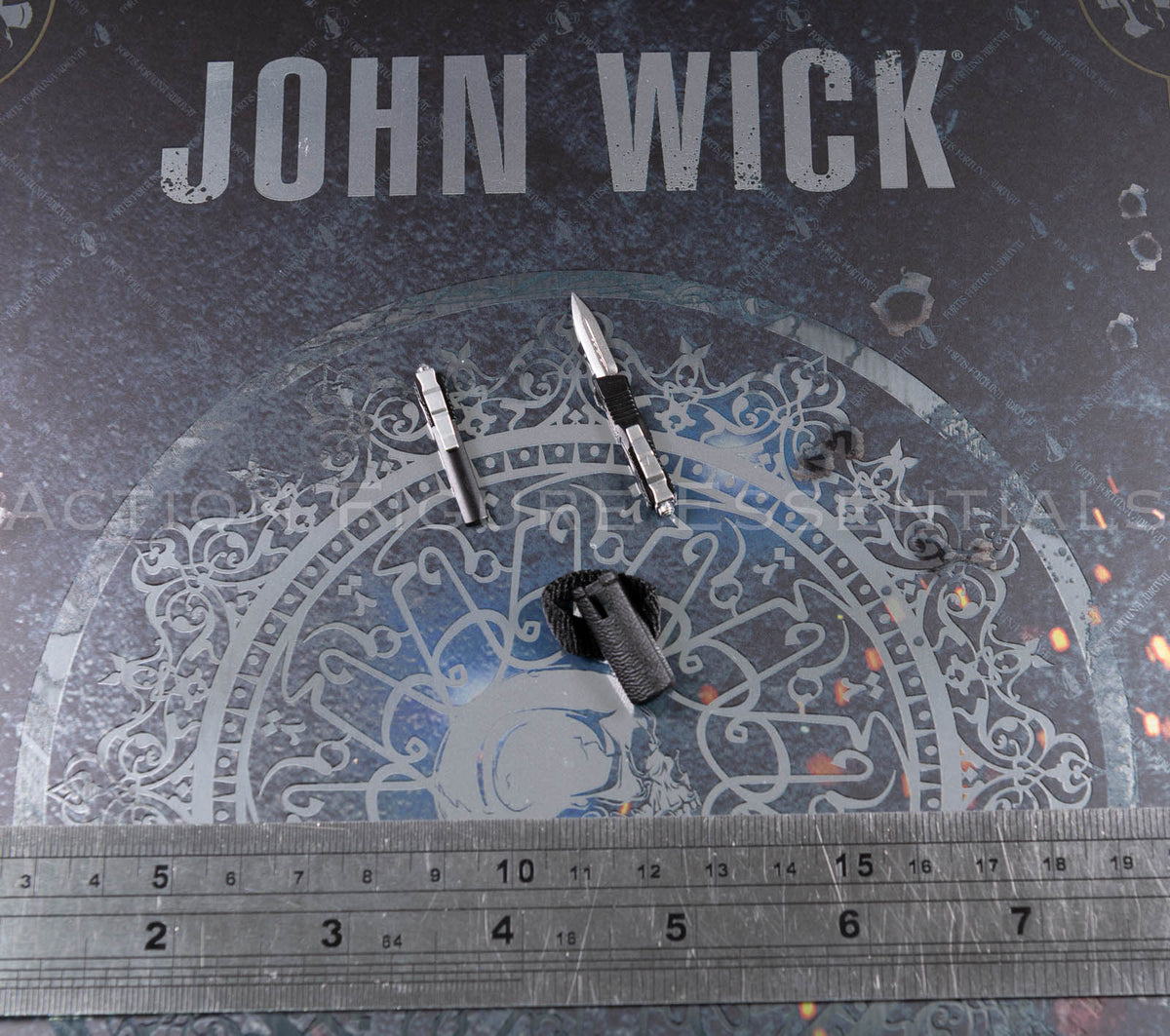 Hot Toys John Wick MMS832 Combat Knife, Sheath & Accessories – 1/6 Scale – photograph 15