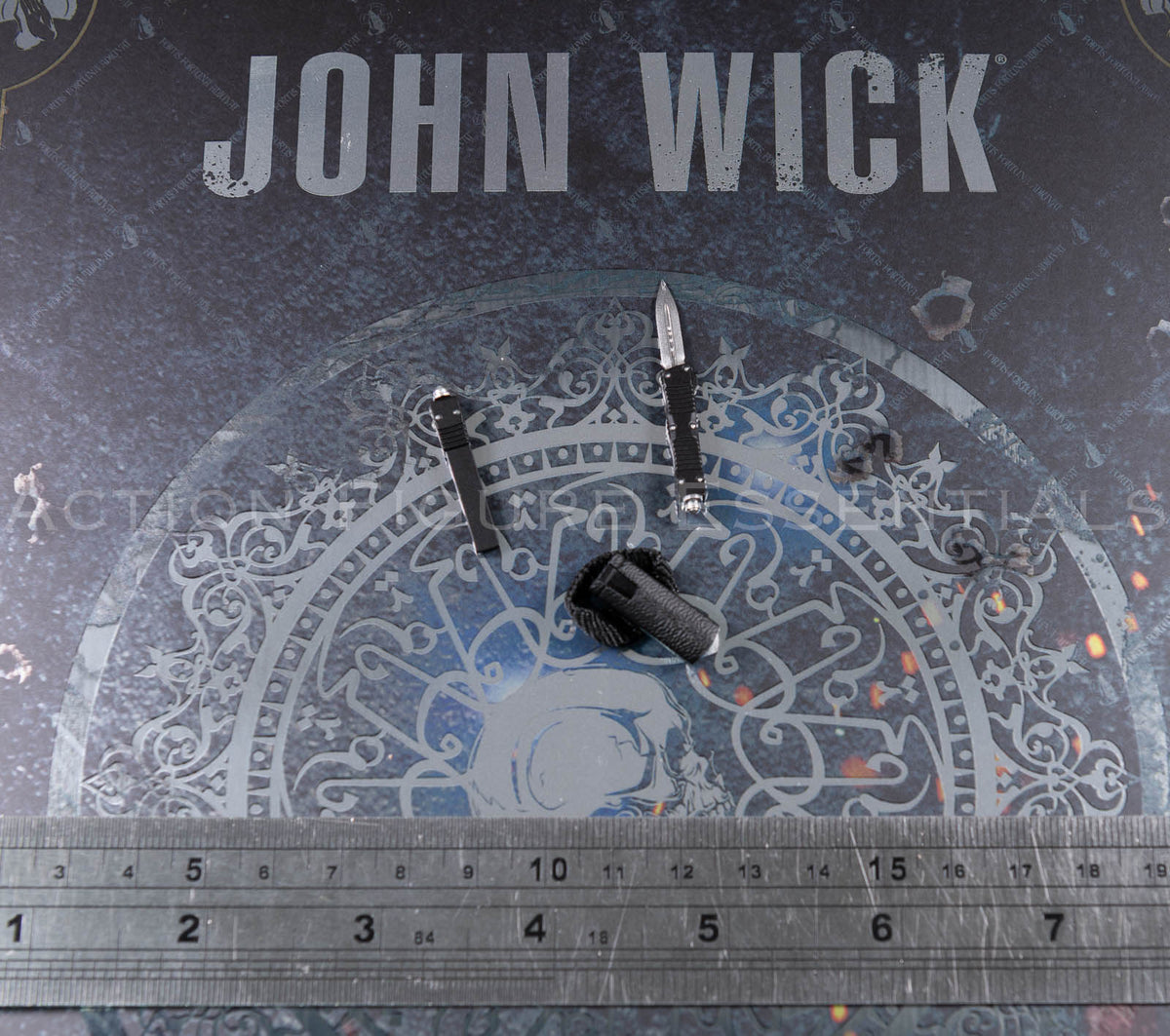 Hot Toys John Wick MMS832 Combat Knife, Sheath & Accessories – 1/6 Scale – photograph 16
