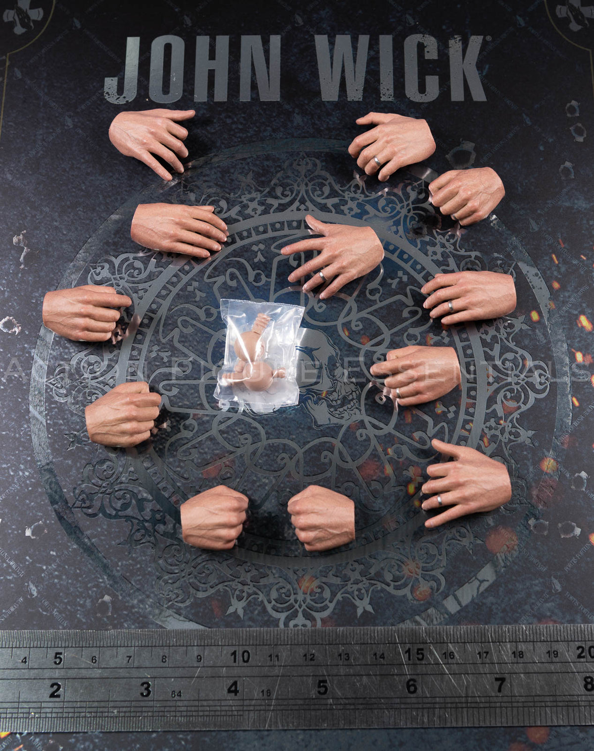 Hot Toys John Wick MMS832 Detailed Interchangeable Hands & Wrist Pegs – 1/6 Scale – photograph 21