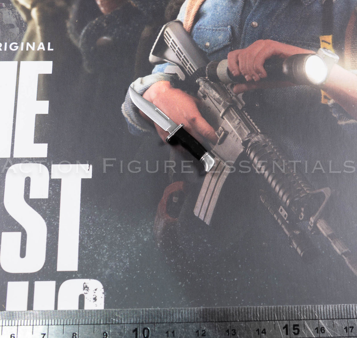 Hot Toys Joel Miller 1/6 scale combat knife with silver-coloured blade, shaped guard and black handle