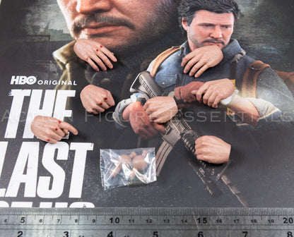 Hot Toys Joel Miller seven interchangeable 1/6 scale hands with spare wrist pegs and painted cuts on selected hands