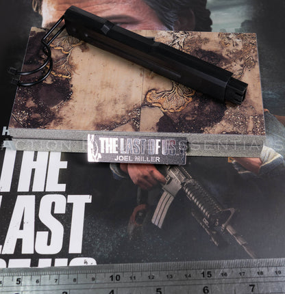 Hot Toys Joel Miller 1/6 scale display stand with printed fungal artwork, The Last of Us nameplate and black figure support