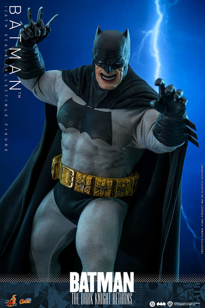 Hot Toys - 🦇 Batman - The Dark Knight Returns - CMS024 - 1:6 Scale DC  Action Figure